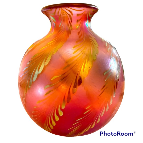 Correia Hand Blown Glass Vase Pink and Gold Spiral Motif exquisitely Created - Picture 1 of 6